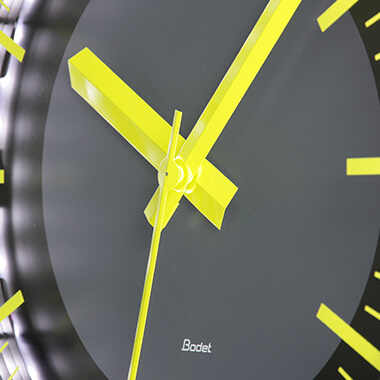 La Profil TGV 970, une horloge authentique