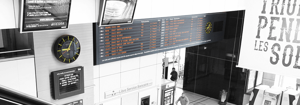 Display an accurate time in a railway station or an underground station