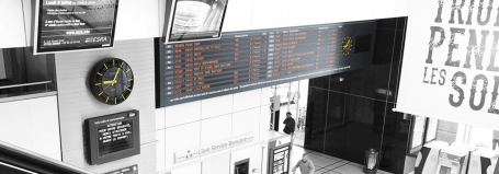 Display an accurate time in a railway station or an underground station