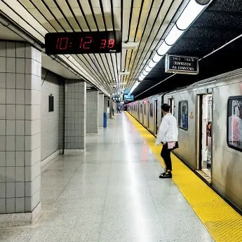 Digitaluhr Style - U-Bahn