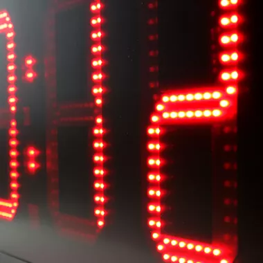 Hohe Helligkeit für die HMS LED 25 Uhr