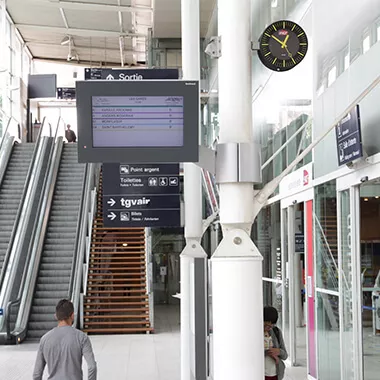 The Profil TGV 930, a small, functional clock